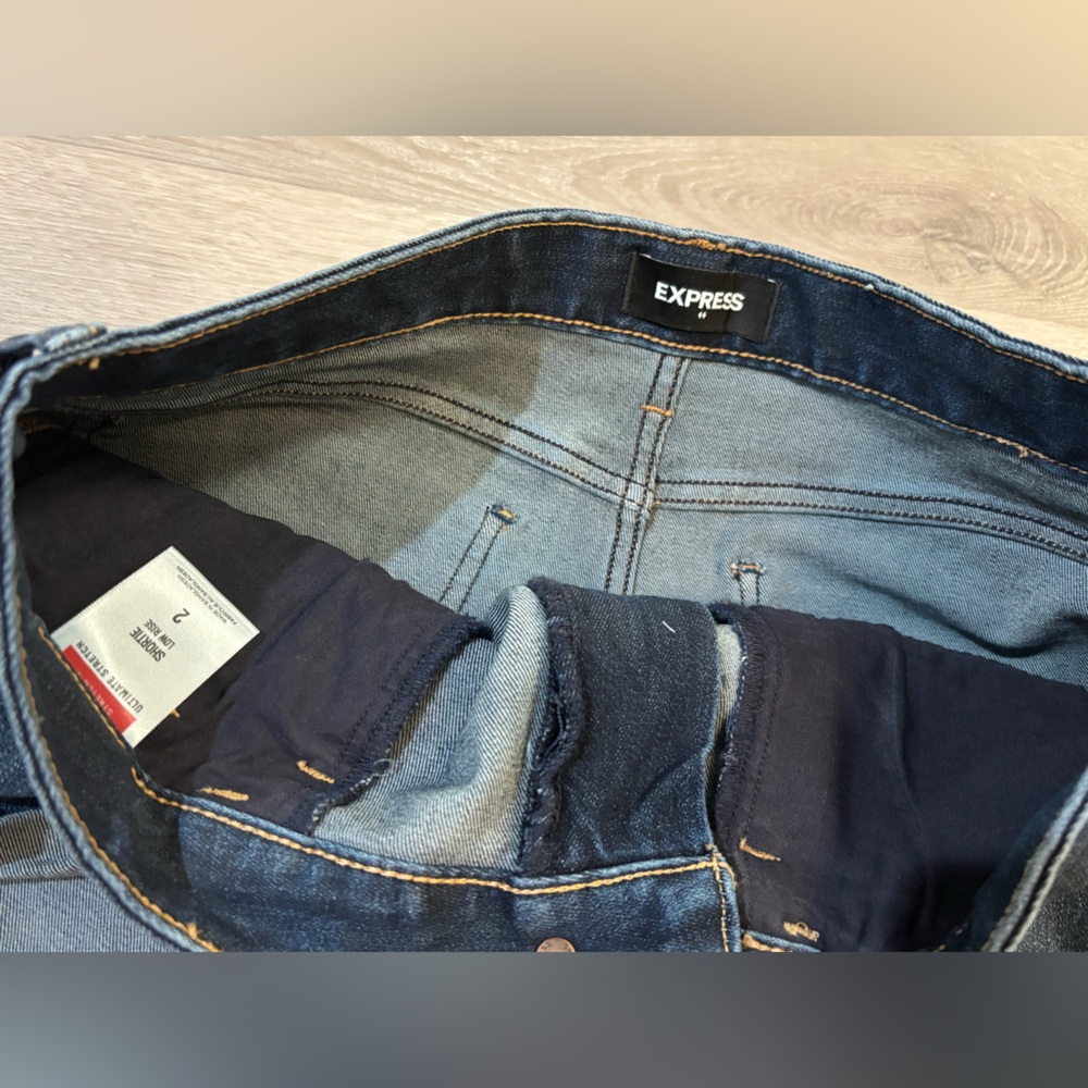 Express - Dark Blue Denim Shorts - Sortie Low Rise - Ultimate Stretch - Size 2 - Picture 10 of 14